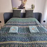 Anbindung In Den Nationalpark Eifel Fuer 6 Personen Und Max 2 Hunde Inklusive Terrasse アパート シュライデン