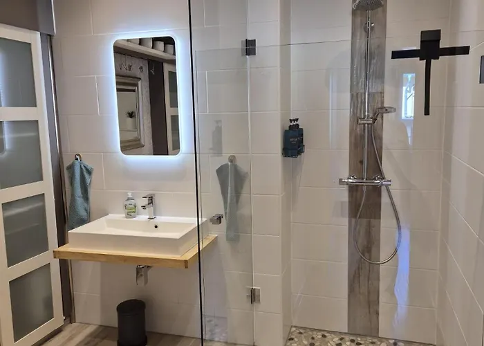 Anbindung In Den Nationalpark Eifel Fuer 6 Personen Und Max 2 Hunde Inklusive Terrasse Daire