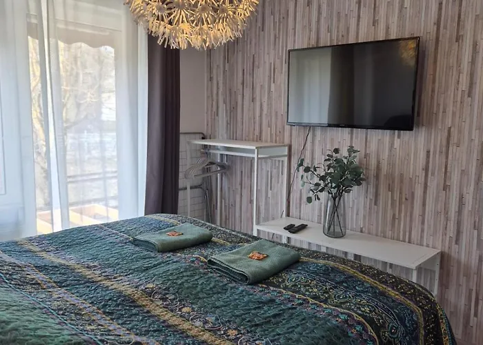 Anbindung In Den Nationalpark Eifel Fuer 6 Personen Und Max 2 Hunde Inklusive Terrasse Daire Schleiden